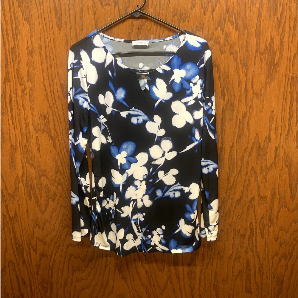 Floral Long-Sleeve Keyhole Top - Blue & White